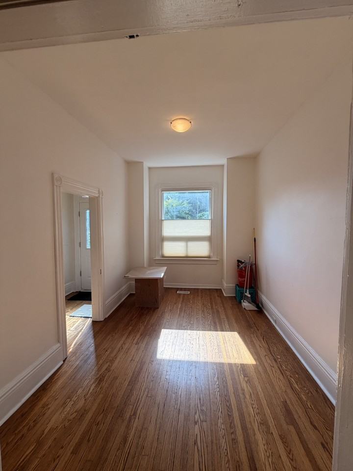 Gladstone Ave - Photo 3 of 16