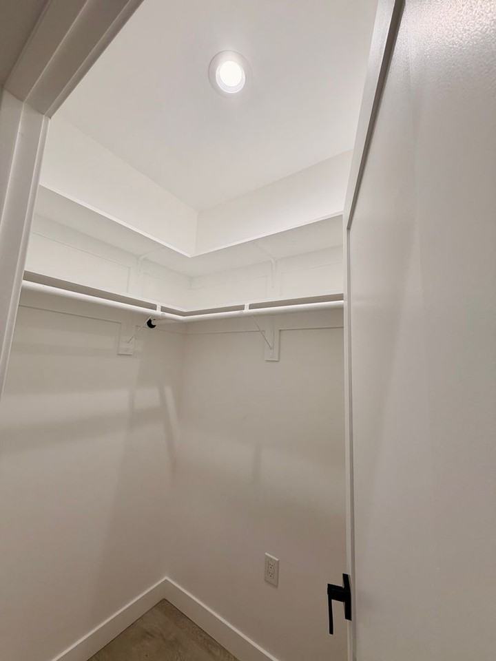 666 Shatto Place - Photo 3 of 17