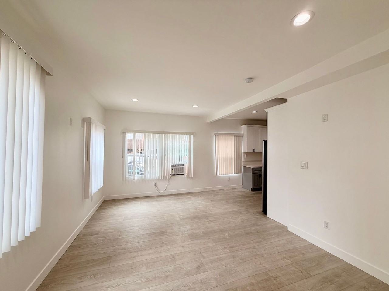 666 Shatto Place - Photo 5 of 17