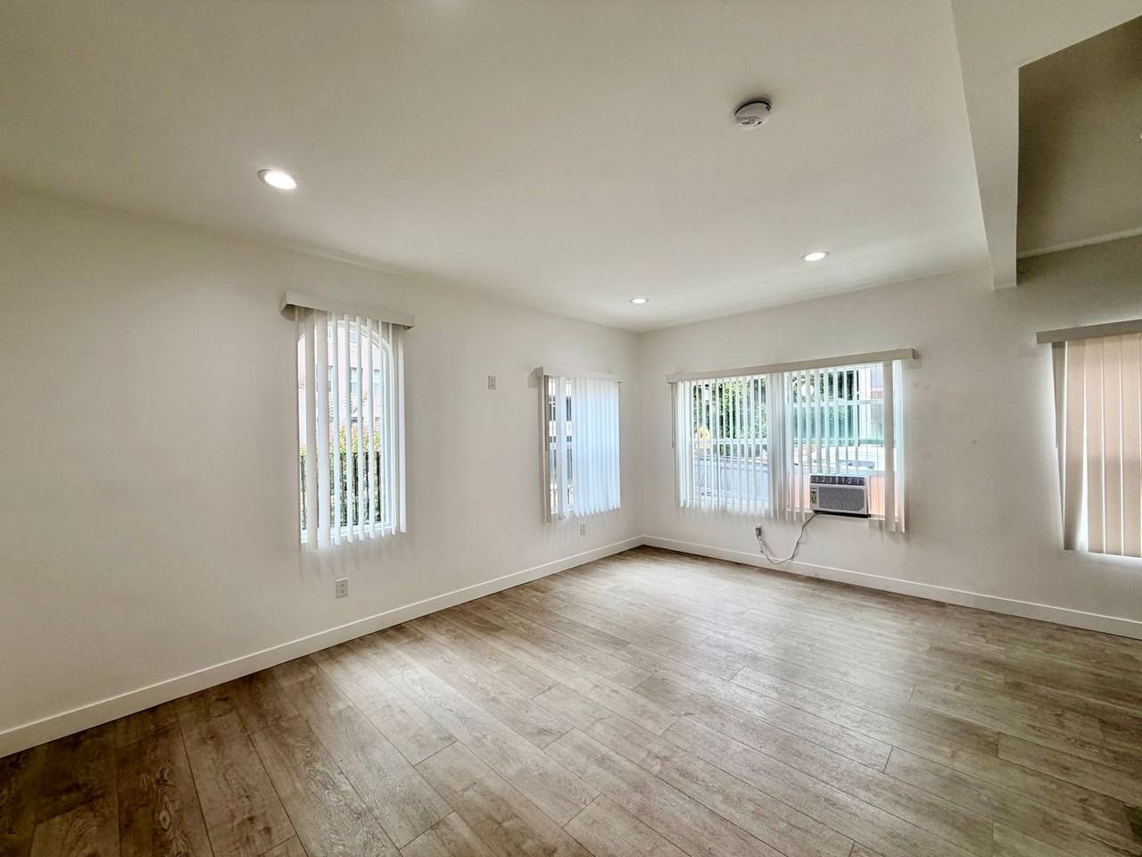 666 Shatto Place - Photo 6 of 17
