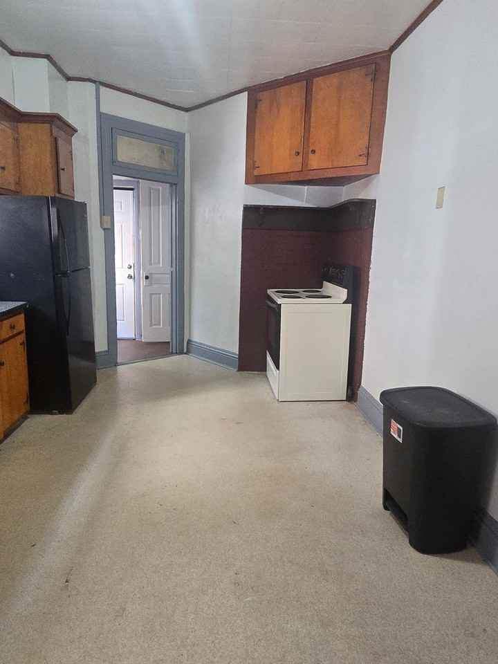 228 W Jackson St - Photo 6 of 23