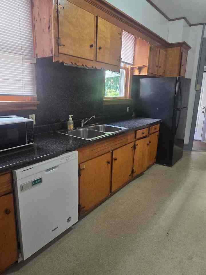 228 W Jackson St - Photo 7 of 23