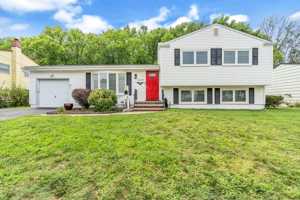 featured image of 61 Cornell Dr
