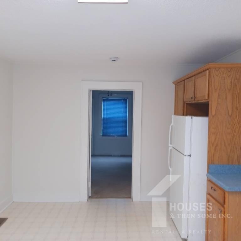 107 Story St - Photo 4 of 14