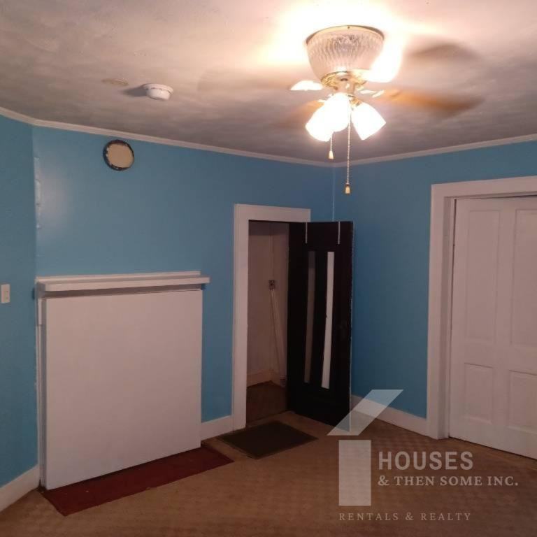 107 Story St - Photo 5 of 14
