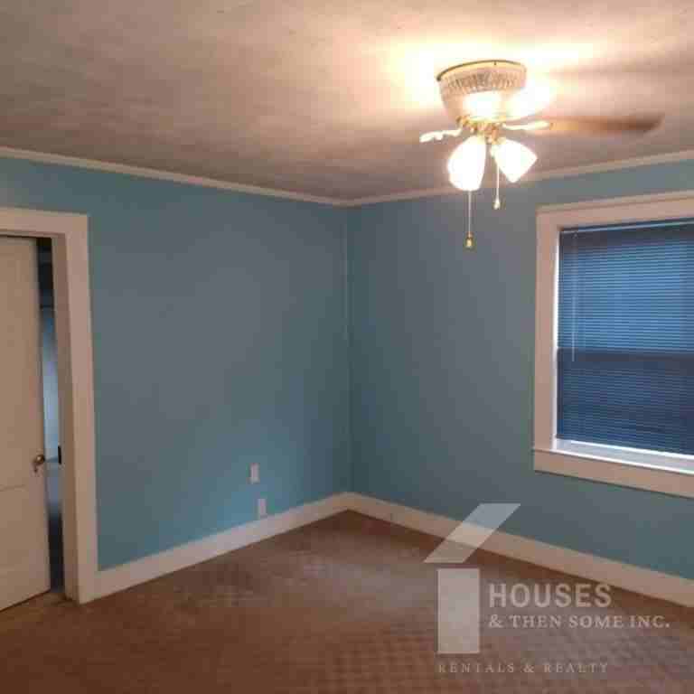 107 Story St - Photo 6 of 14
