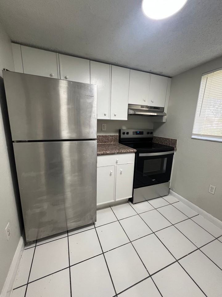 3846 Nw 115th Ave - Photo 2 of 23