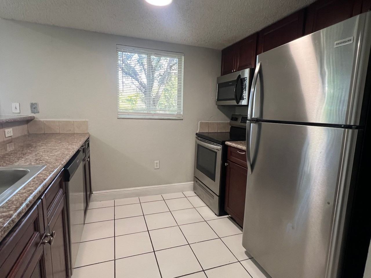 3840 Nw 115th Ave - Photo 2 of 11