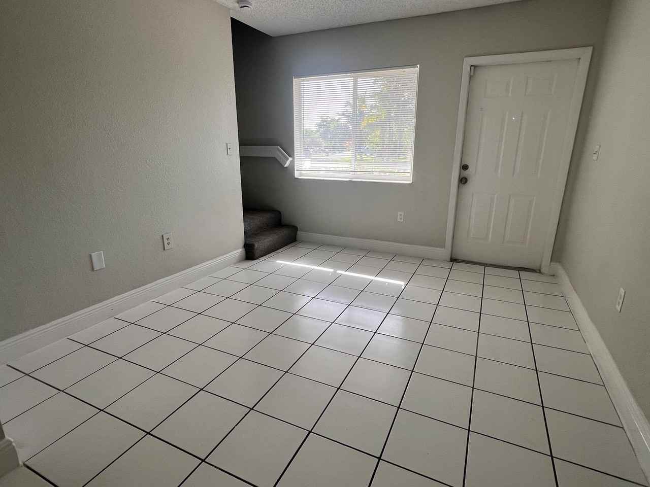 3840 Nw 115th Ave - Photo 3 of 11