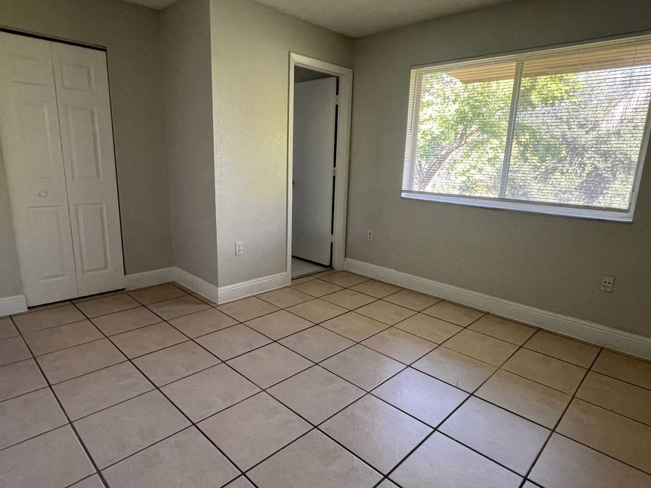 3840 Nw 115th Ave - Photo 5 of 11