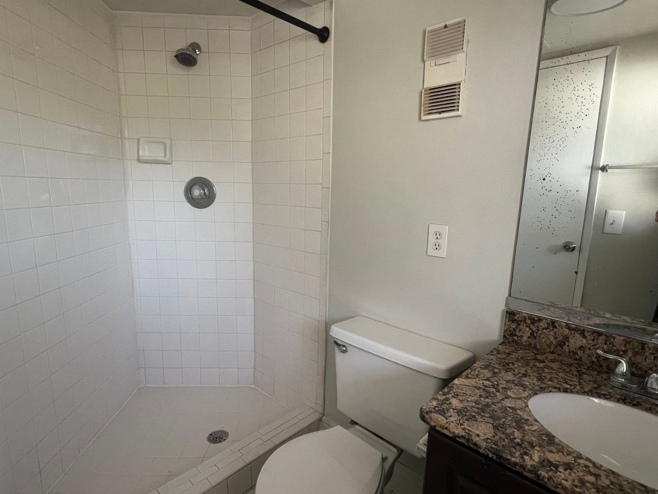 11552 Nw 39th St - Photo 4 of 24