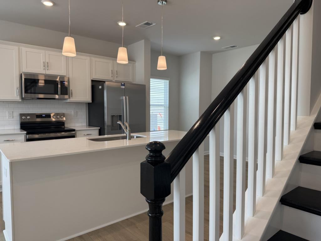 6524 Harlech St - Photo 4 of 22