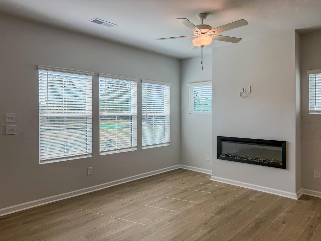 6524 Harlech St - Photo 5 of 22