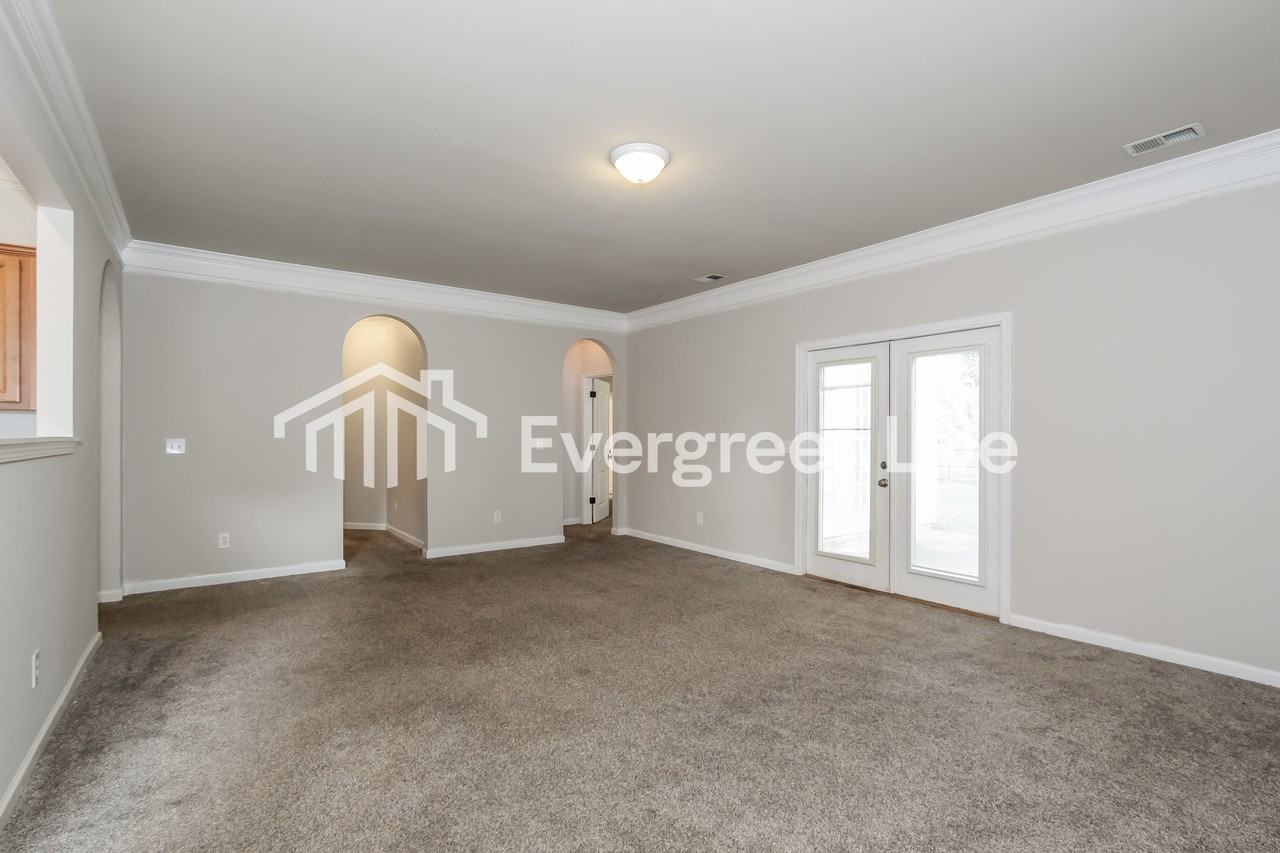 613 Barkley Cir - Photo 3 of 15