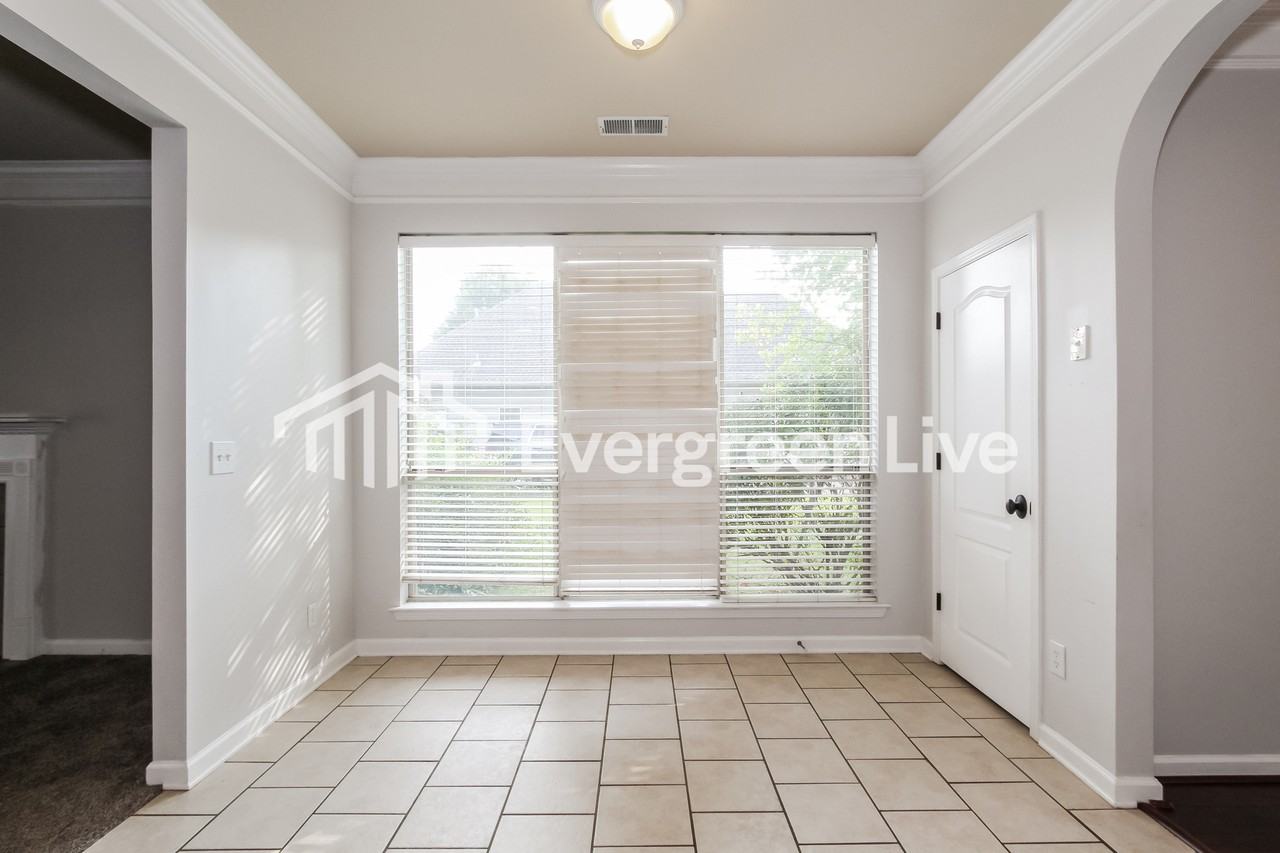 613 Barkley Cir - Photo 5 of 15