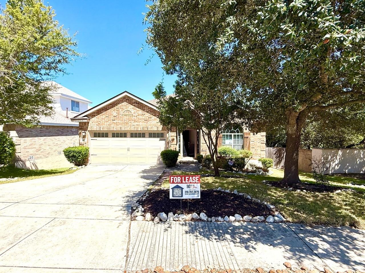 807 Windhurst - Photo 2 of 28