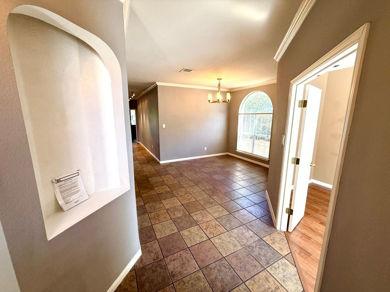 807 Windhurst - Photo 3 of 28