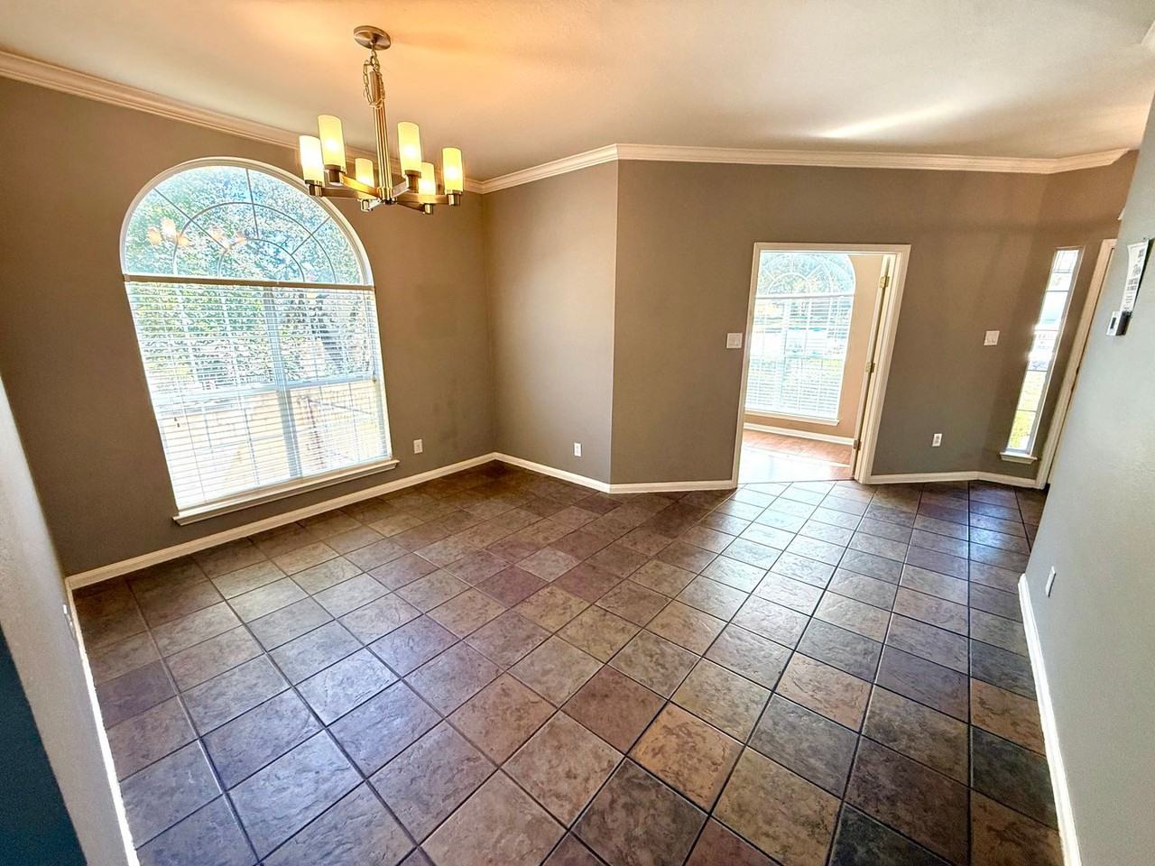 807 Windhurst - Photo 6 of 28