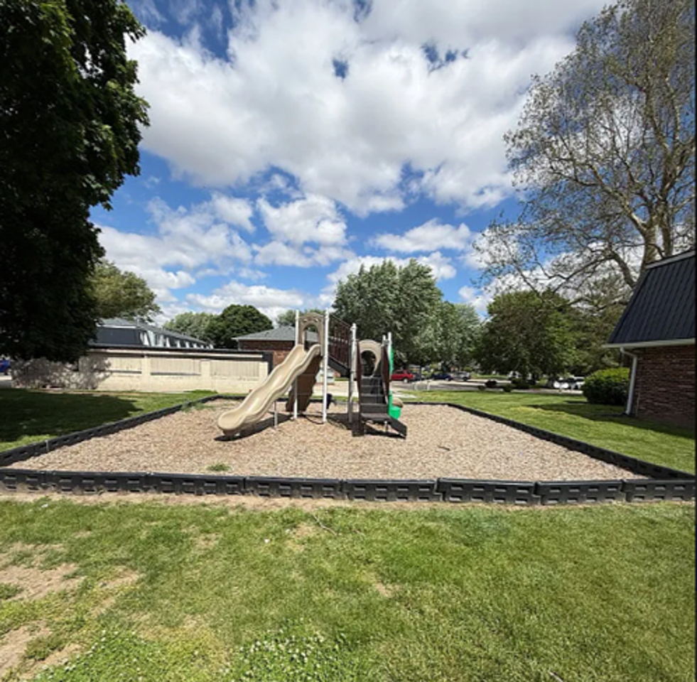 Country Club Estates - Photo 6 of 7