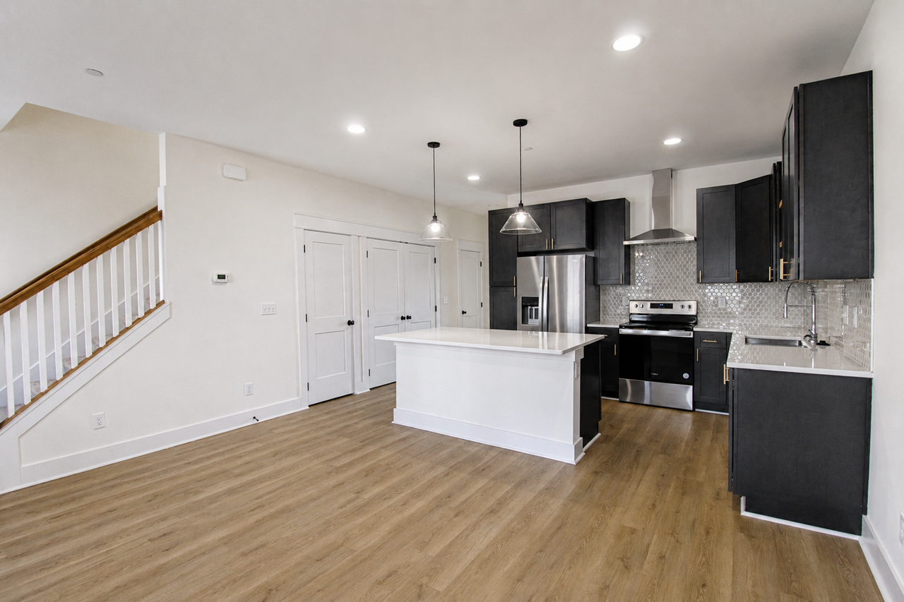 1358 Belfair St - Photo 4 of 39