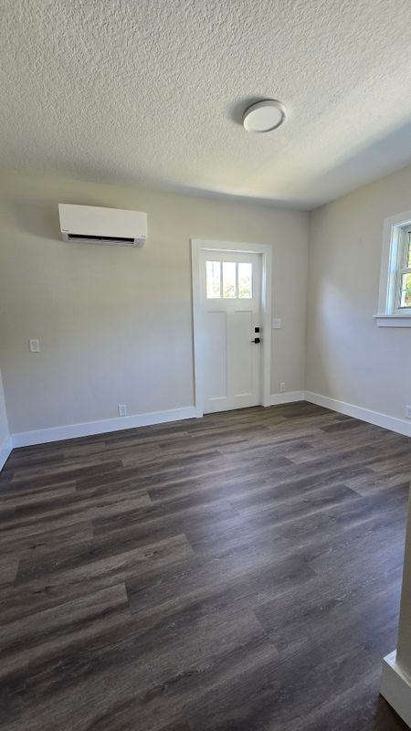 2709 Arc Dr - Photo 5 of 28