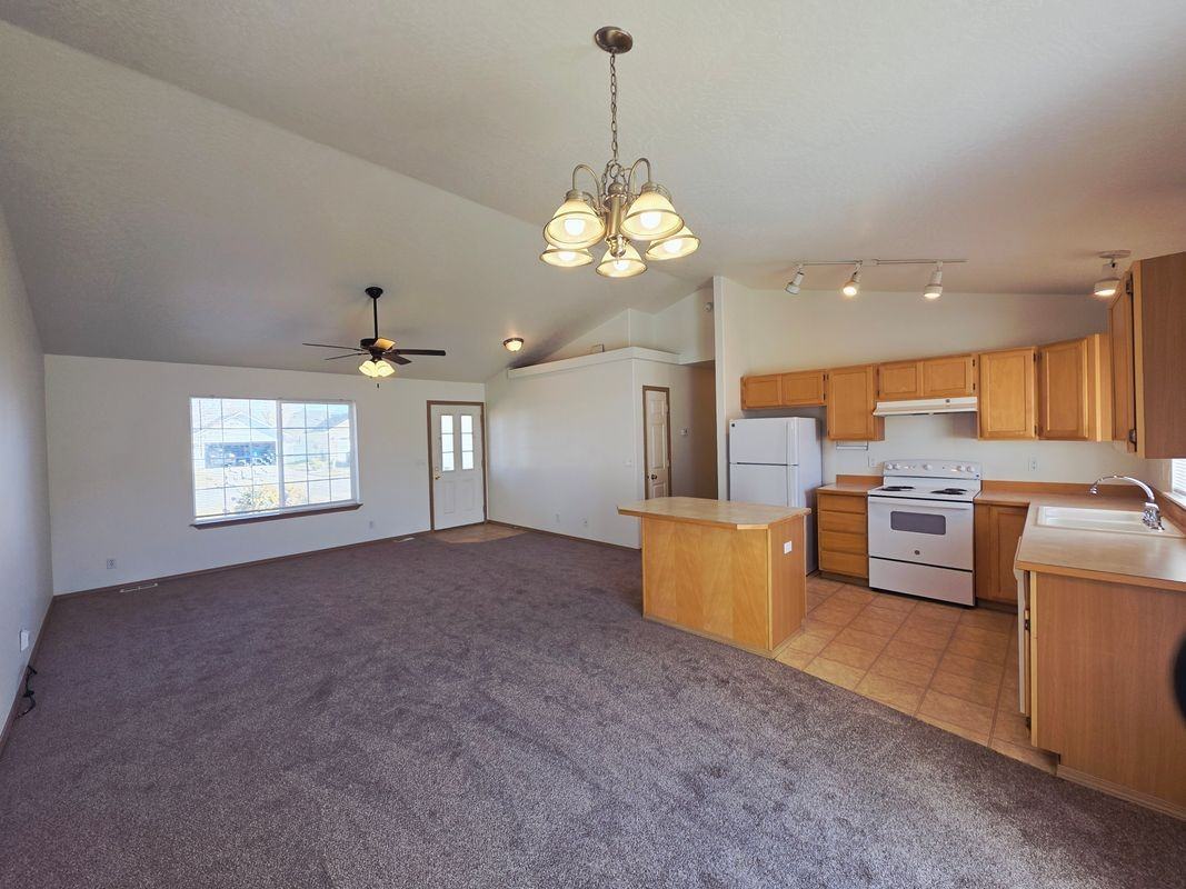 5042 W Lemonwood Ln - Photo 2 of 7