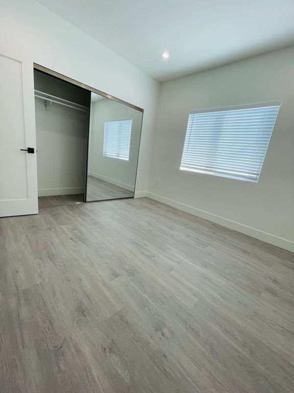11308 1/2 Emelita St - Photo 6 of 8