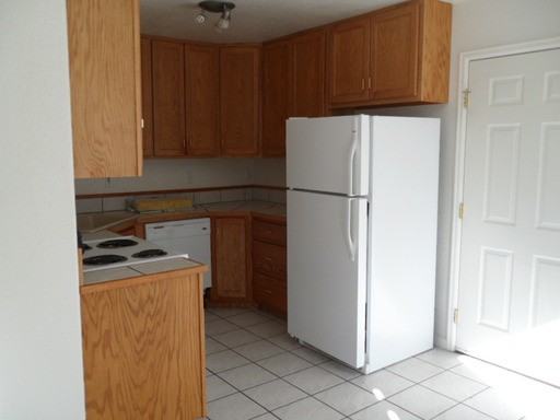 2083 Main St - Photo 2 of 9