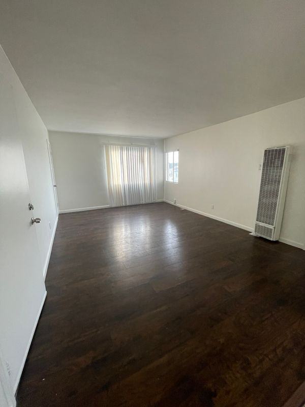 331 E 5th St - Photo 4 of 8