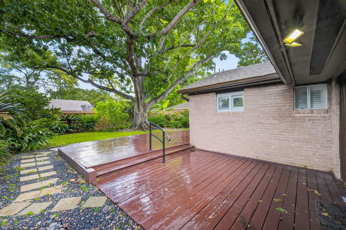5830 Yarwell Dr - Photo 7 of 40