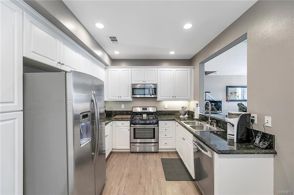 19342 Opal Ln - Photo 4 of 32