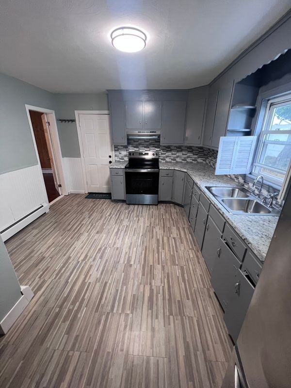 98 Putnam St - Photo 2 of 12