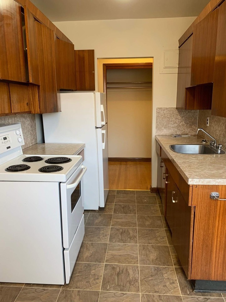 436 Talbot - Photo 3 of 12