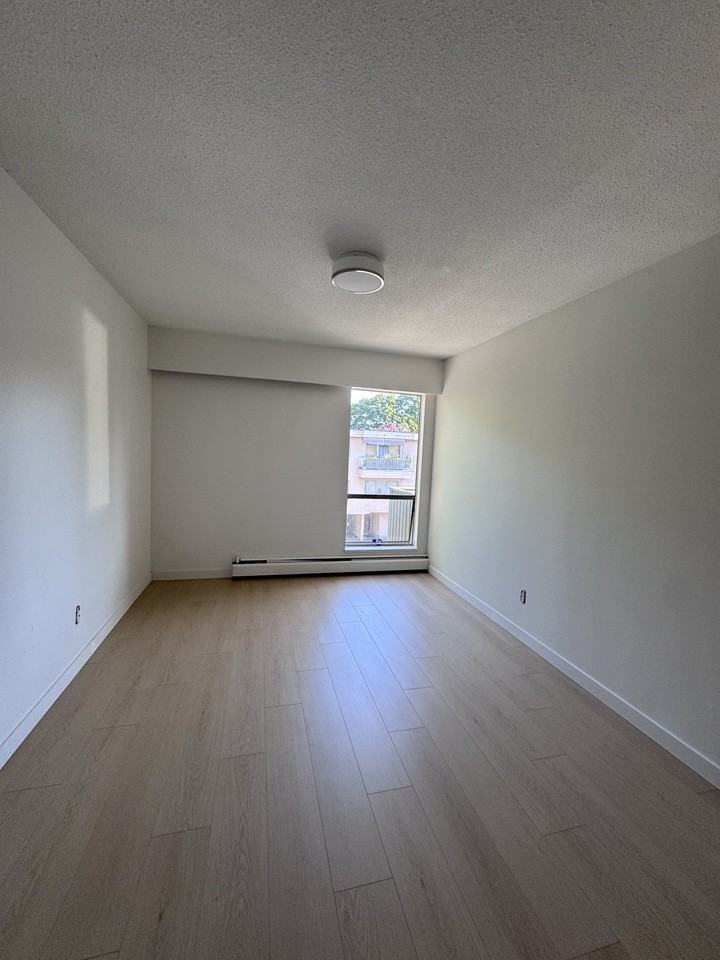 2225 West 8th Avenue - Photo 6 of 11