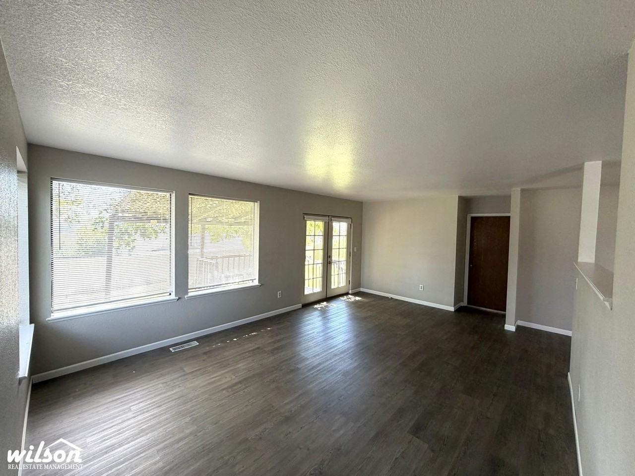 5606 Mount Clemens Way - Photo 6 of 24