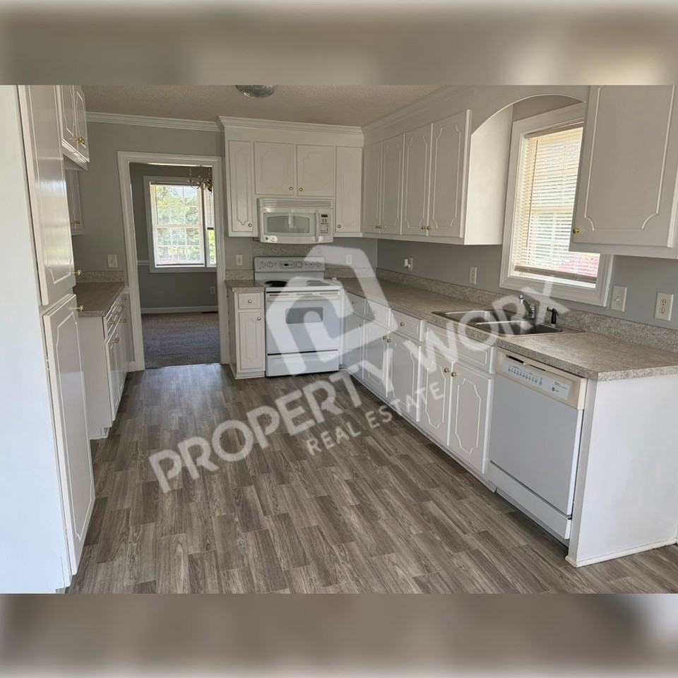954 Green Rd - Photo 4 of 14