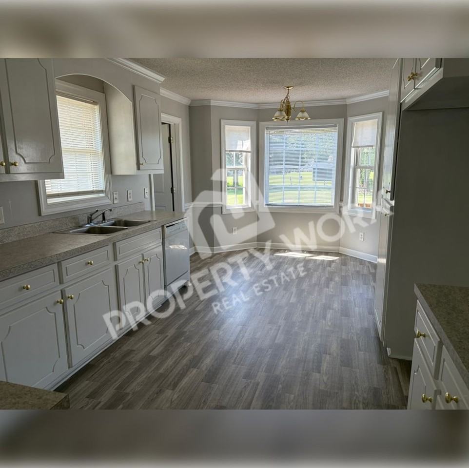 954 Green Rd - Photo 5 of 14