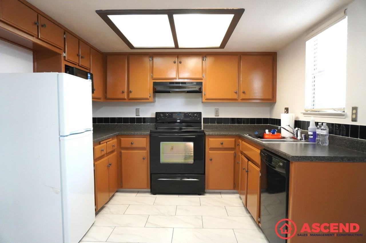 4600 Beechwood St #44 - Photo 7 of 16