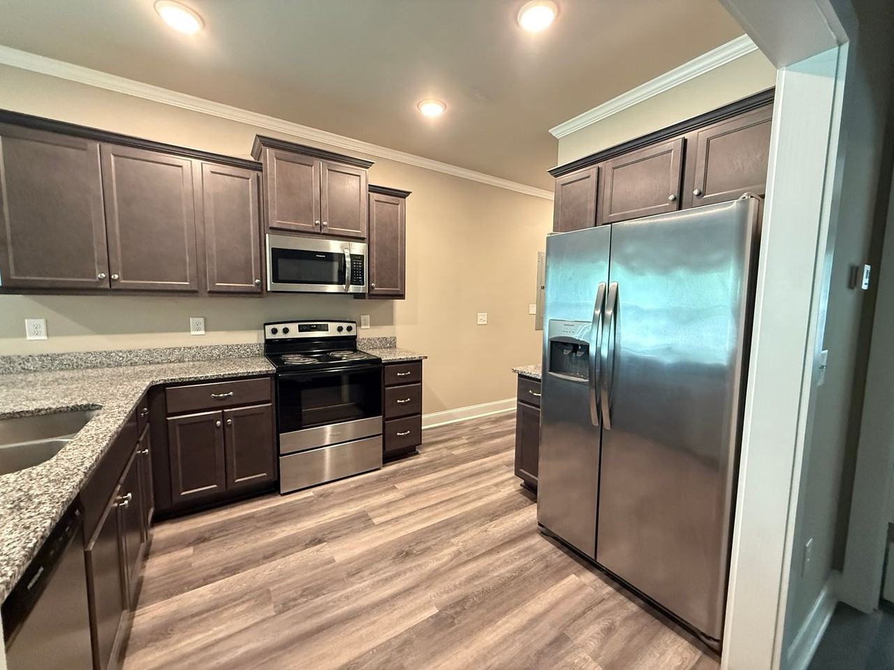 546 N Peter St - Photo 3 of 15