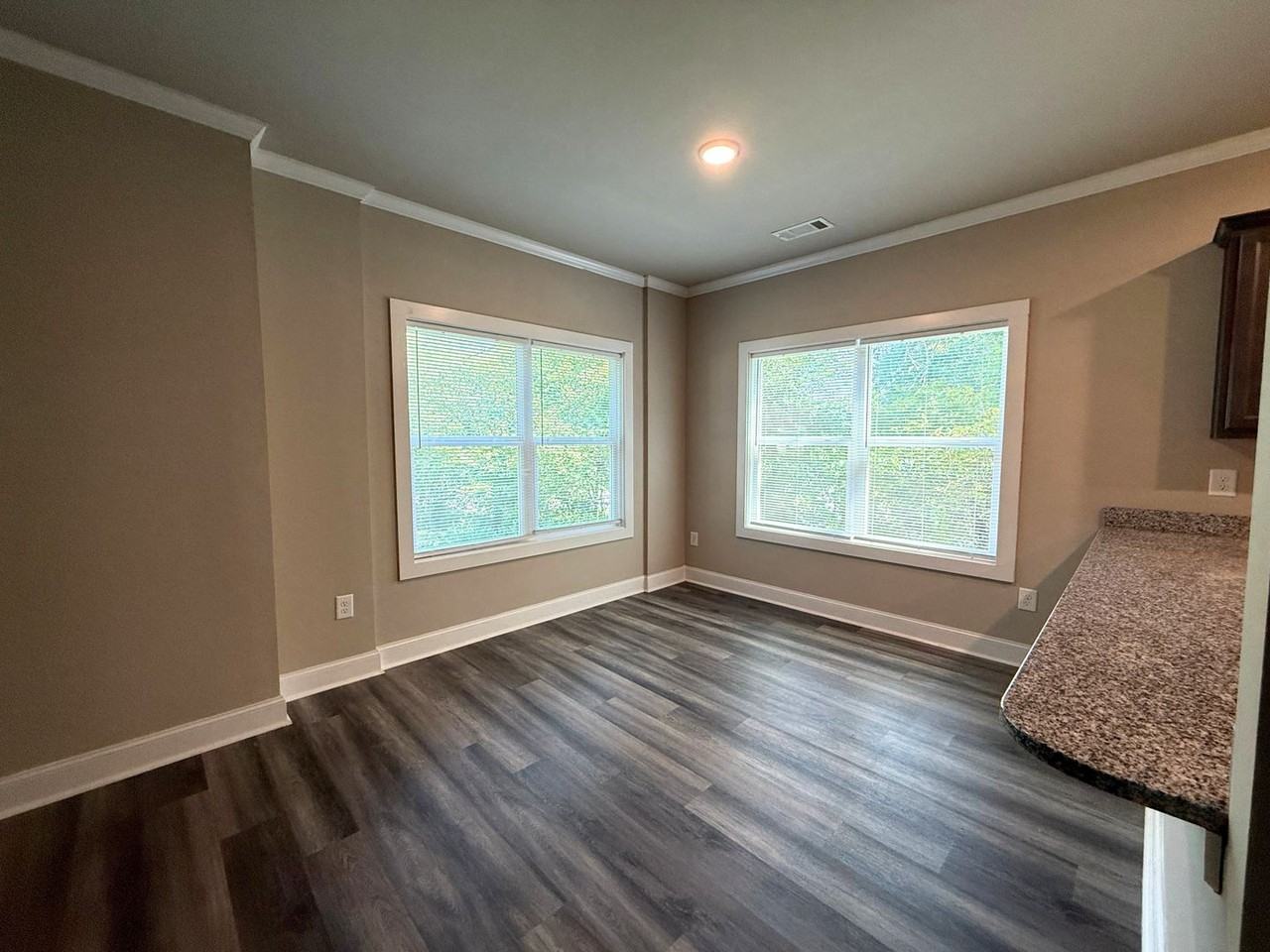 546 N Peter St - Photo 4 of 15