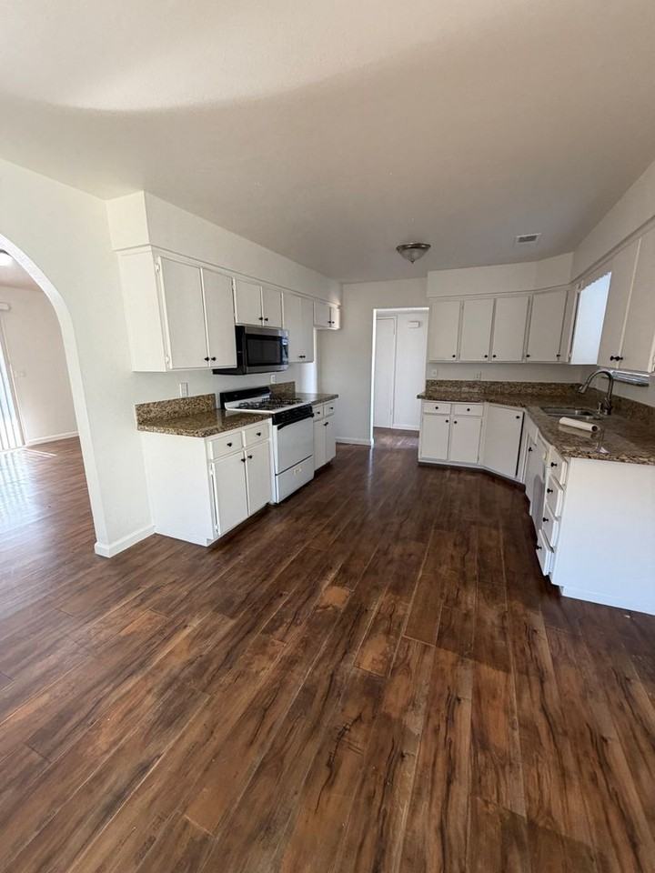 2944 S Linda Vista St - Photo 2 of 17