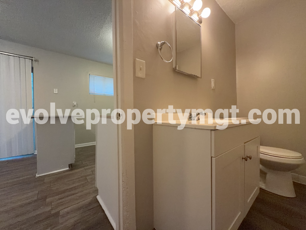 689 Miles Dr - Photo 6 of 15