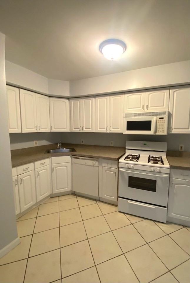 812 - OM-812 New York Avenue LLC - Photo 5 of 37