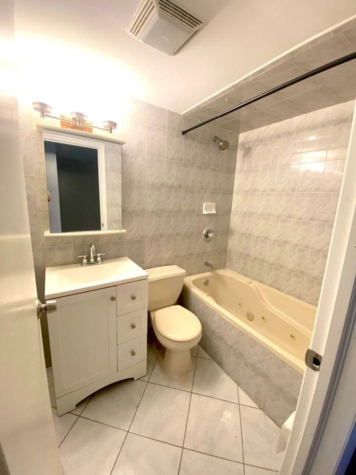 812 - OM-812 New York Avenue LLC - Photo 6 of 37