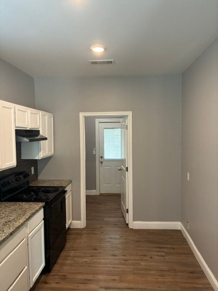 106 E Oak St - Photo 7 of 17