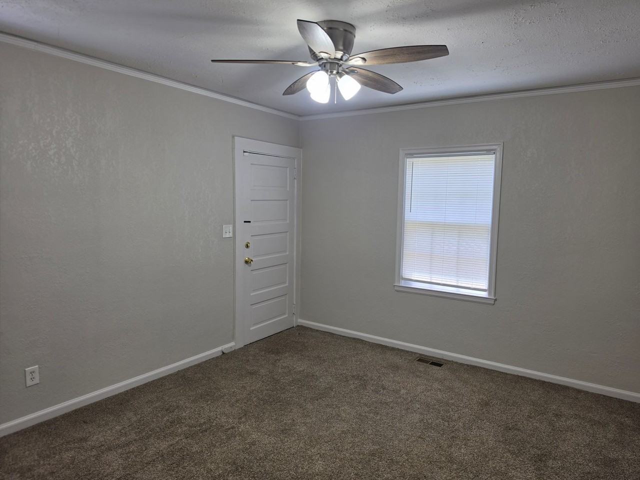 1319 15th St - Photo 6 of 9
