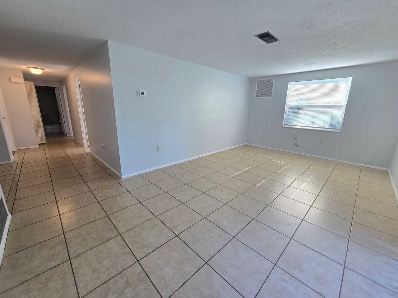 6916 Brentford Rd - Photo 3 of 19