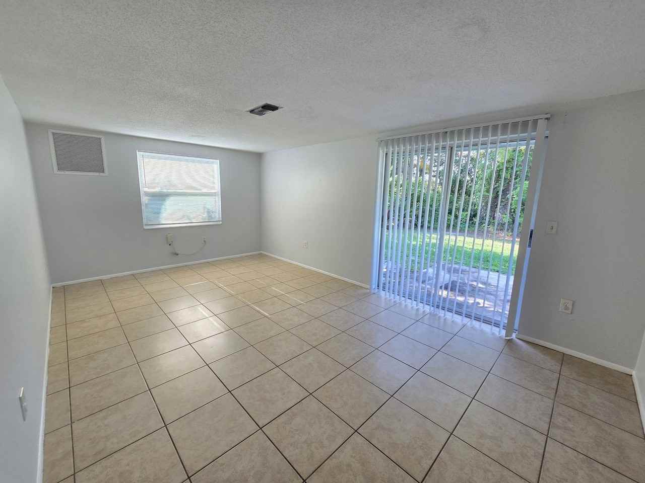 6916 Brentford Rd - Photo 4 of 19