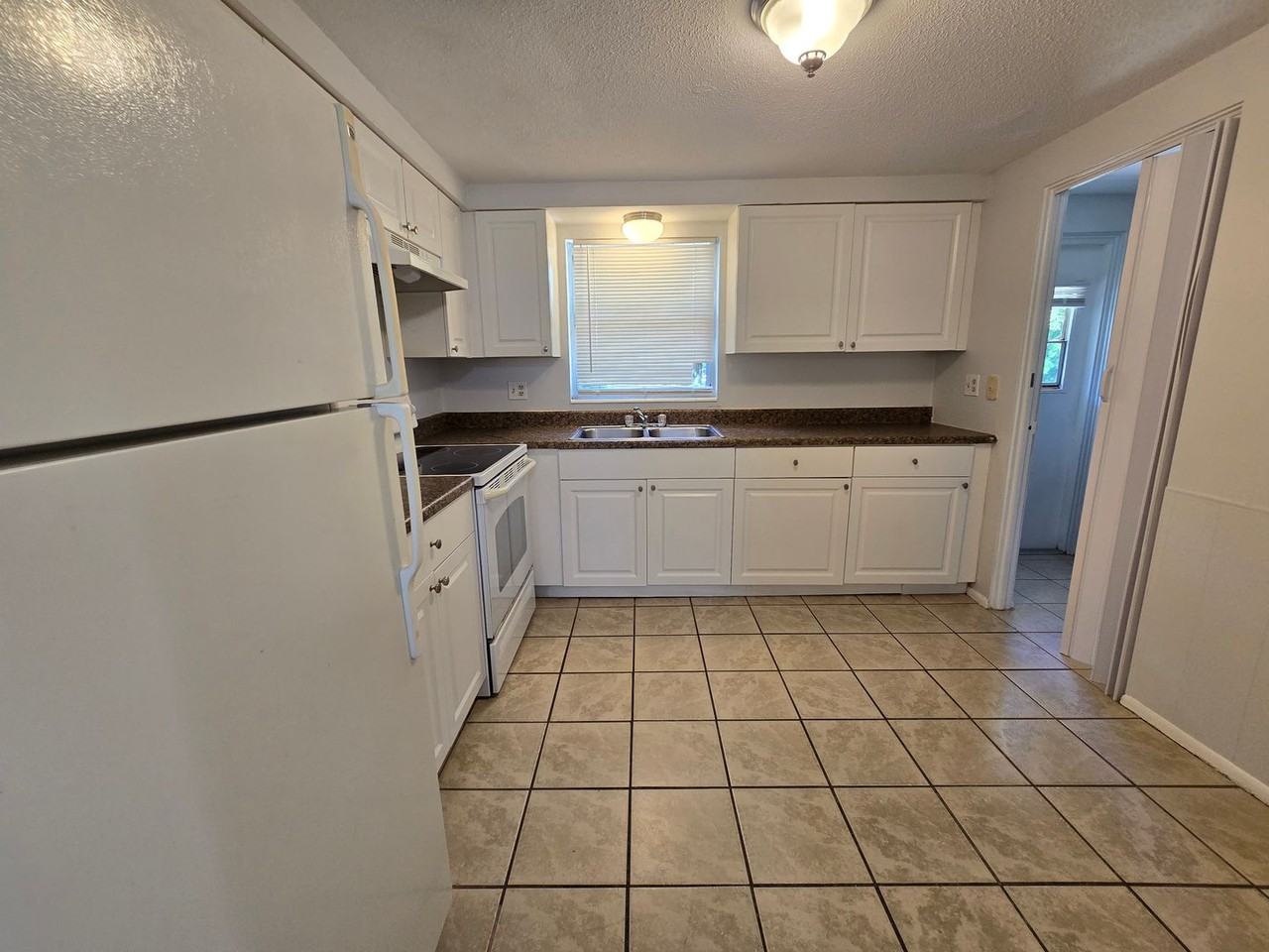 6916 Brentford Rd - Photo 5 of 19