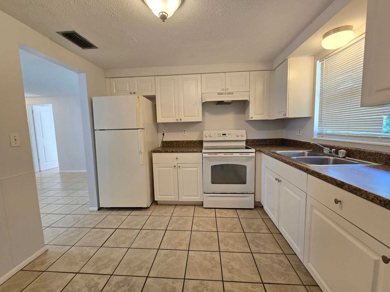 6916 Brentford Rd - Photo 6 of 19